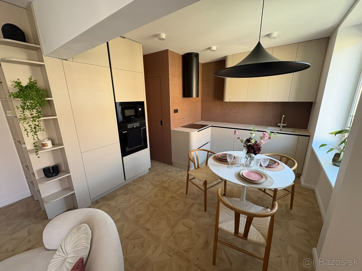 Moderný a štýlový dvojizbový byt s balkónom v centre Zvolena - 4