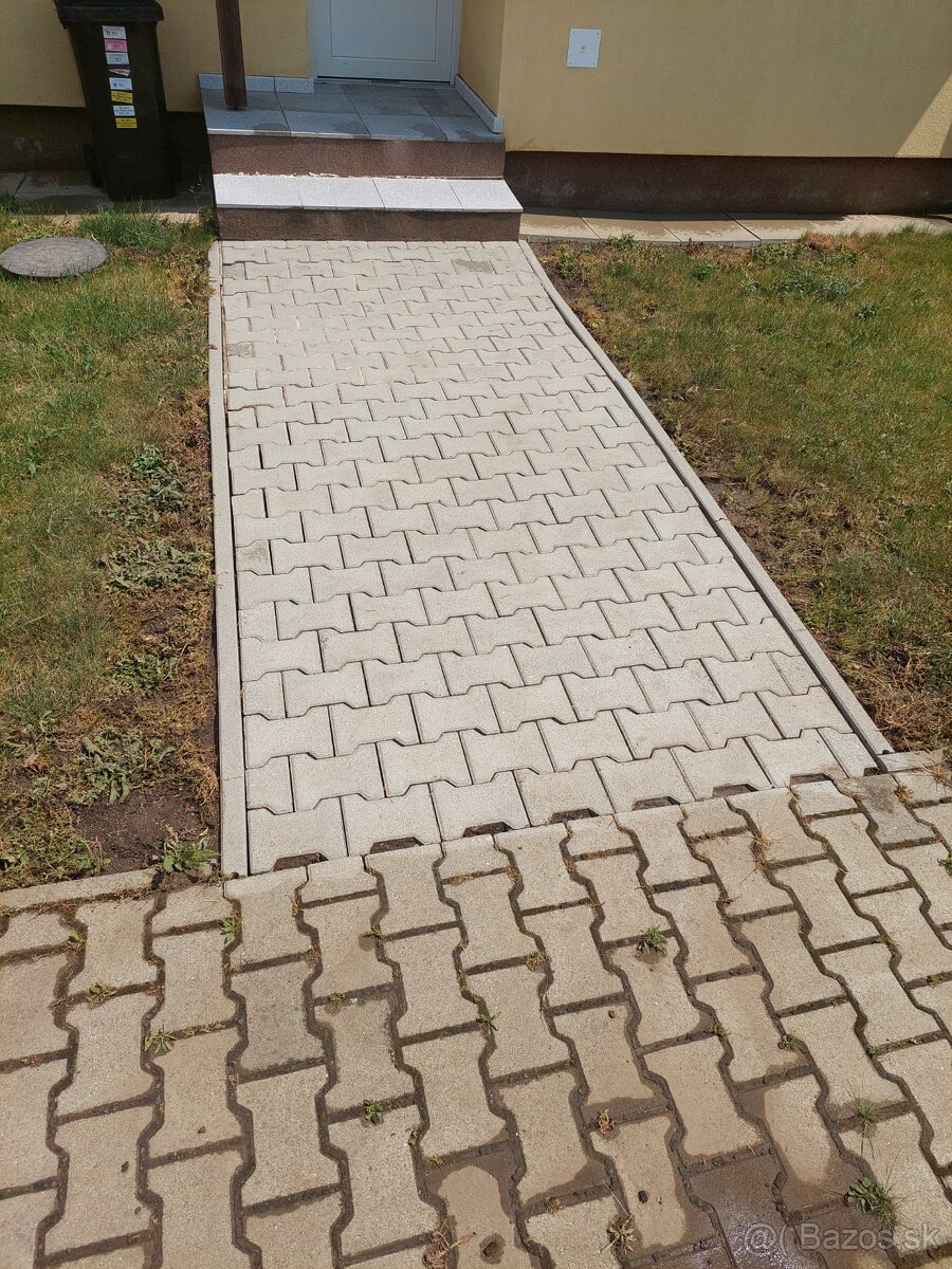 Čistenie fasád zamkovej dlažby pomníkov - 4