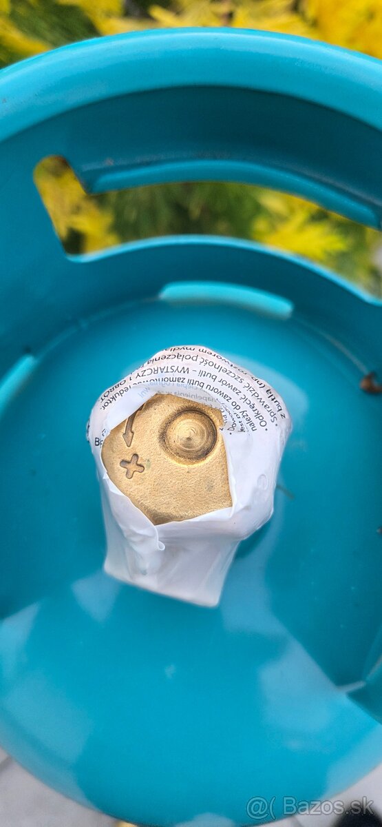 Predám 5kg originál propánovú plnú fľašu ku grilu. - 4
