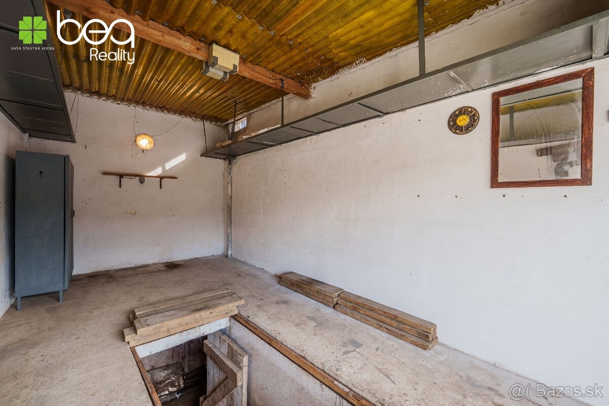 Garáž s elektrinou, montážnou jamou, pivnicou Levoča - 4