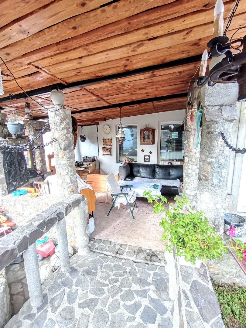 Štýlový dom v obci s výbornou občianskou vybavenosťou - 4