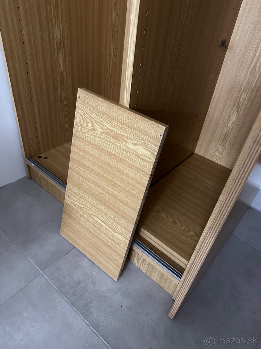 (DO 28.12.) Staršia skriňa - 4