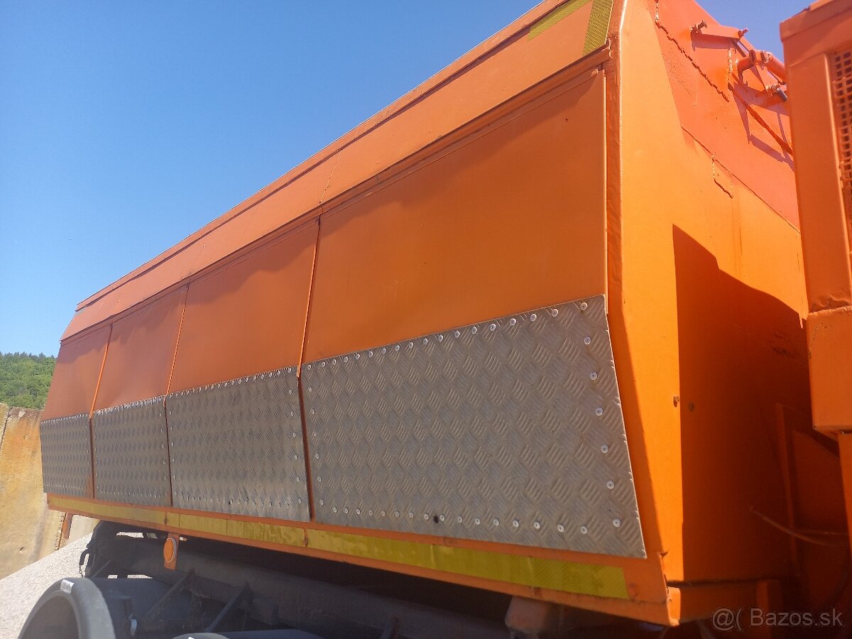 Tatra T 815 sypač s pluhom a zároveň sklápač S2 - 4