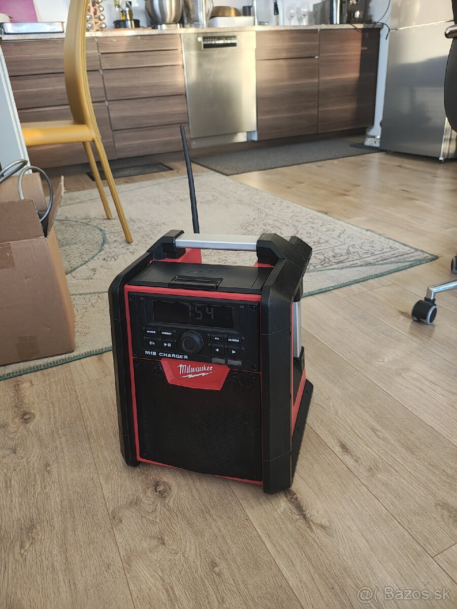 MILWAUKEE M18™ Bluetooth® Rádio / nabíjačka - 4