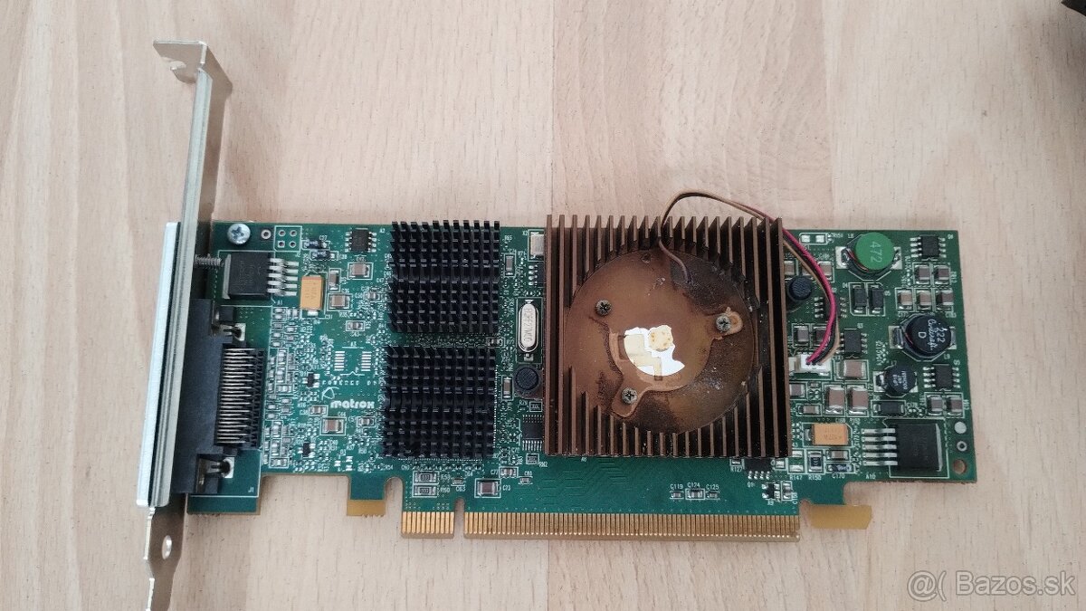 Predám grafické karty Matrox - 4