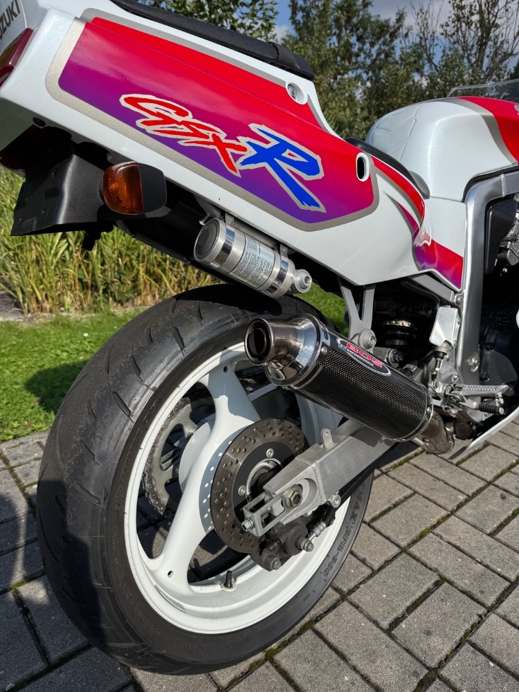 Suzuki GSX-R 400 - 4