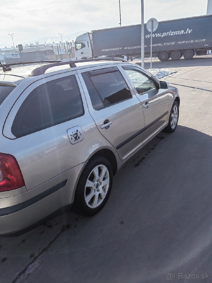 predám škoda octavia combi automat - 4