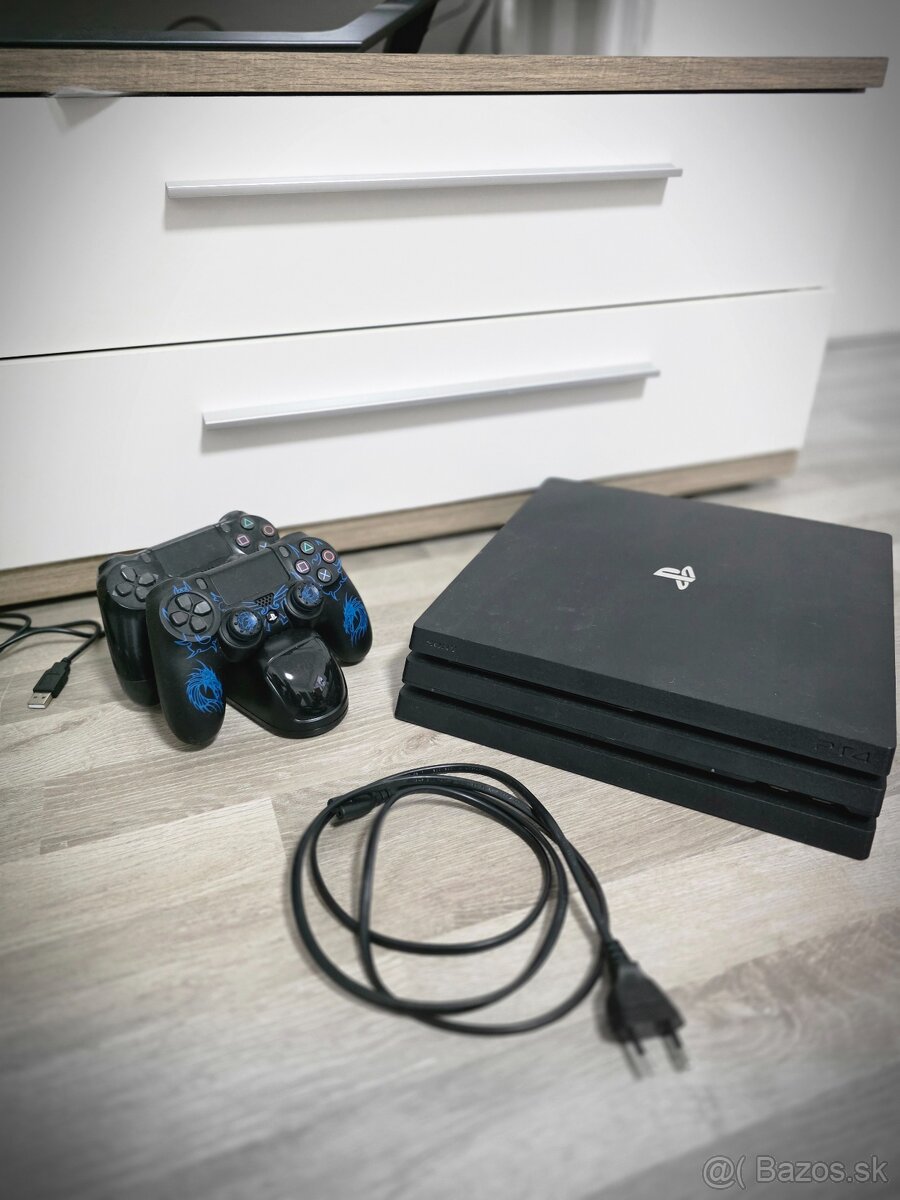 Playstation 4 Pro 1TB - 4
