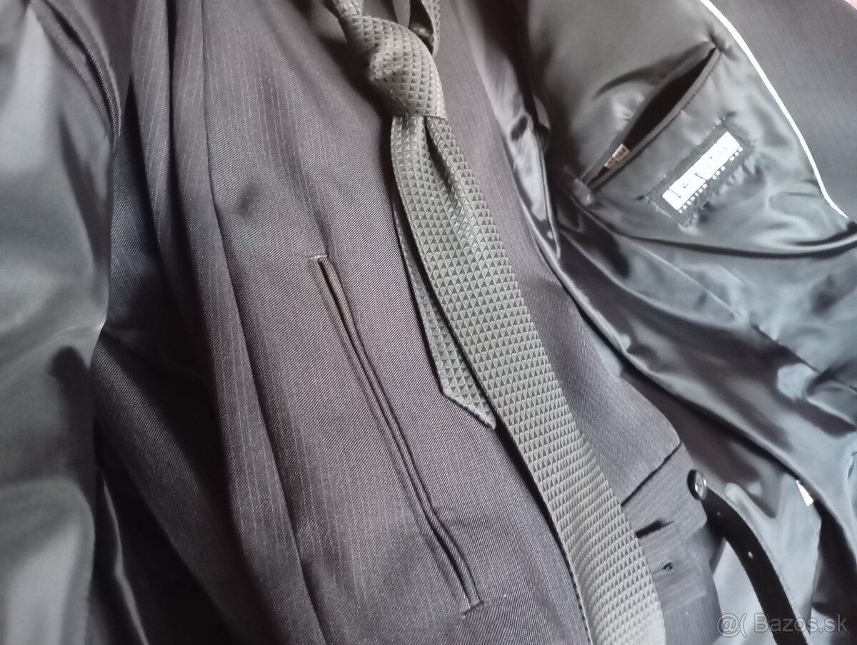 Mám na predaj značkovy oblek - 4