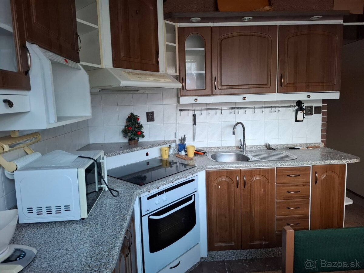 Kuchynská linka - 4