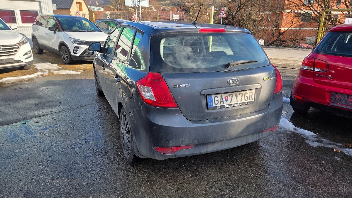 Kia Ceed 1.6 Crdi rok 2010 - 4