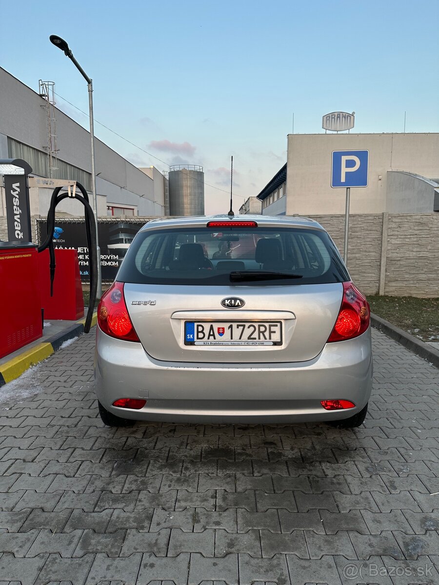 KIA Ceed 1.6 benzín - 4
