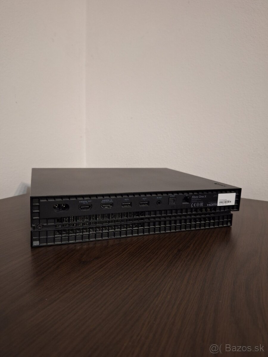 Xbox One X - 4