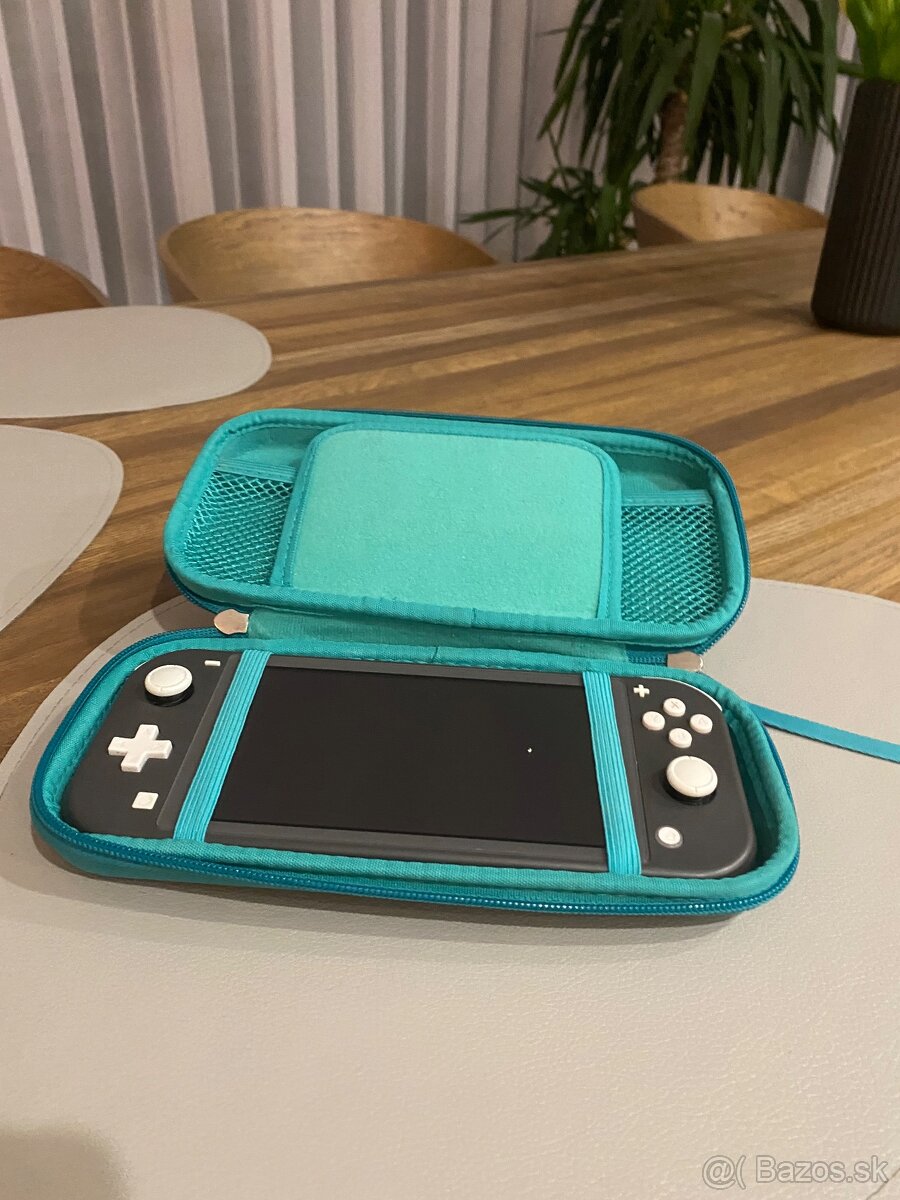 Nintendo Switch Lite - 4