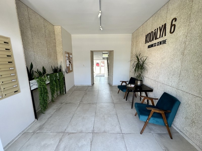 Kancelária 14,5 m2 a 17m2 priamo v meste Galanta - 4