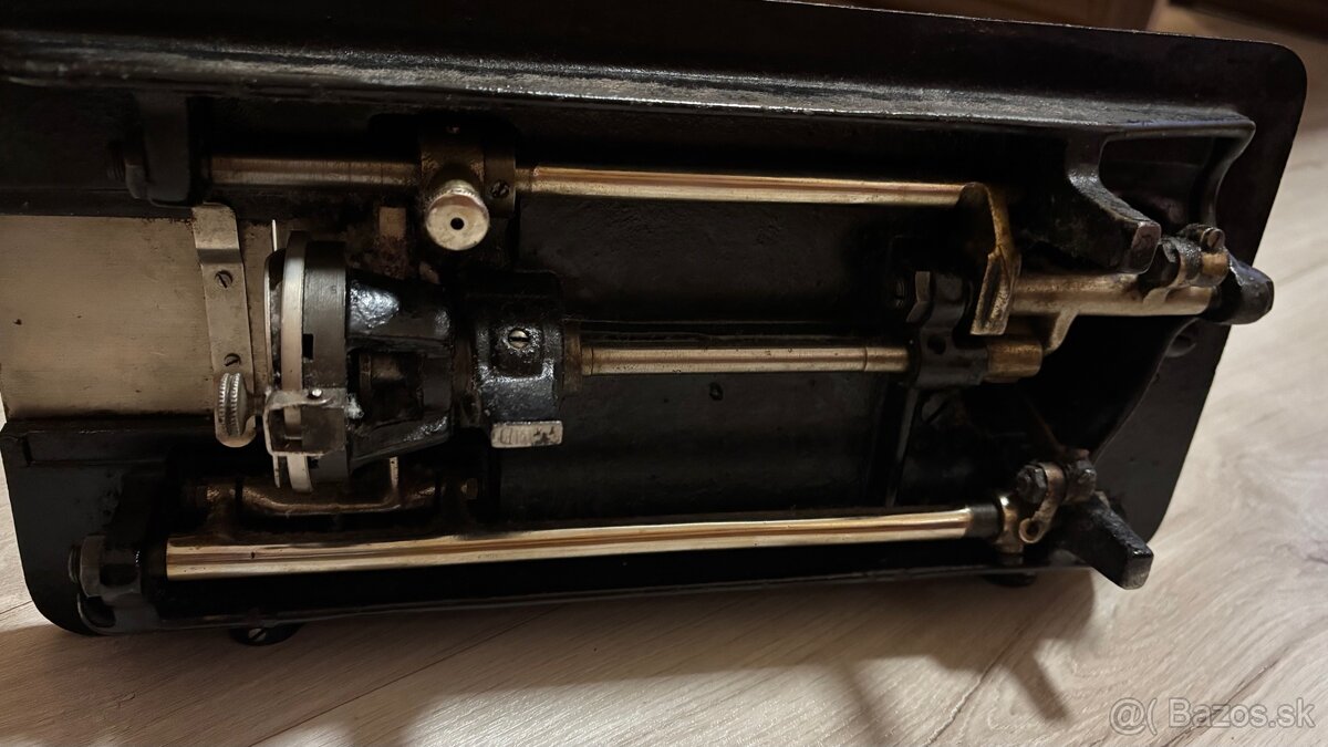 Starozitny šijaci stroj Veritas - 4