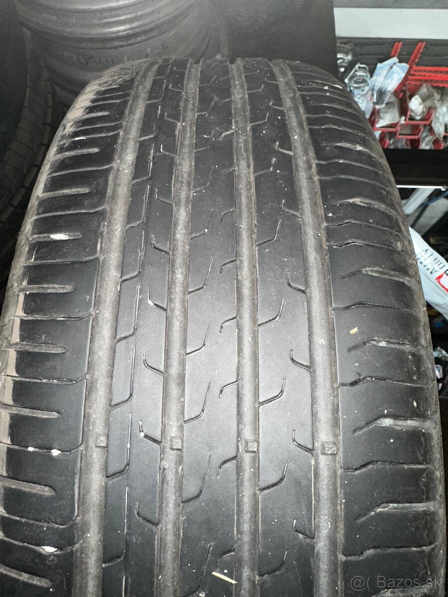 215/60 R17 - 4