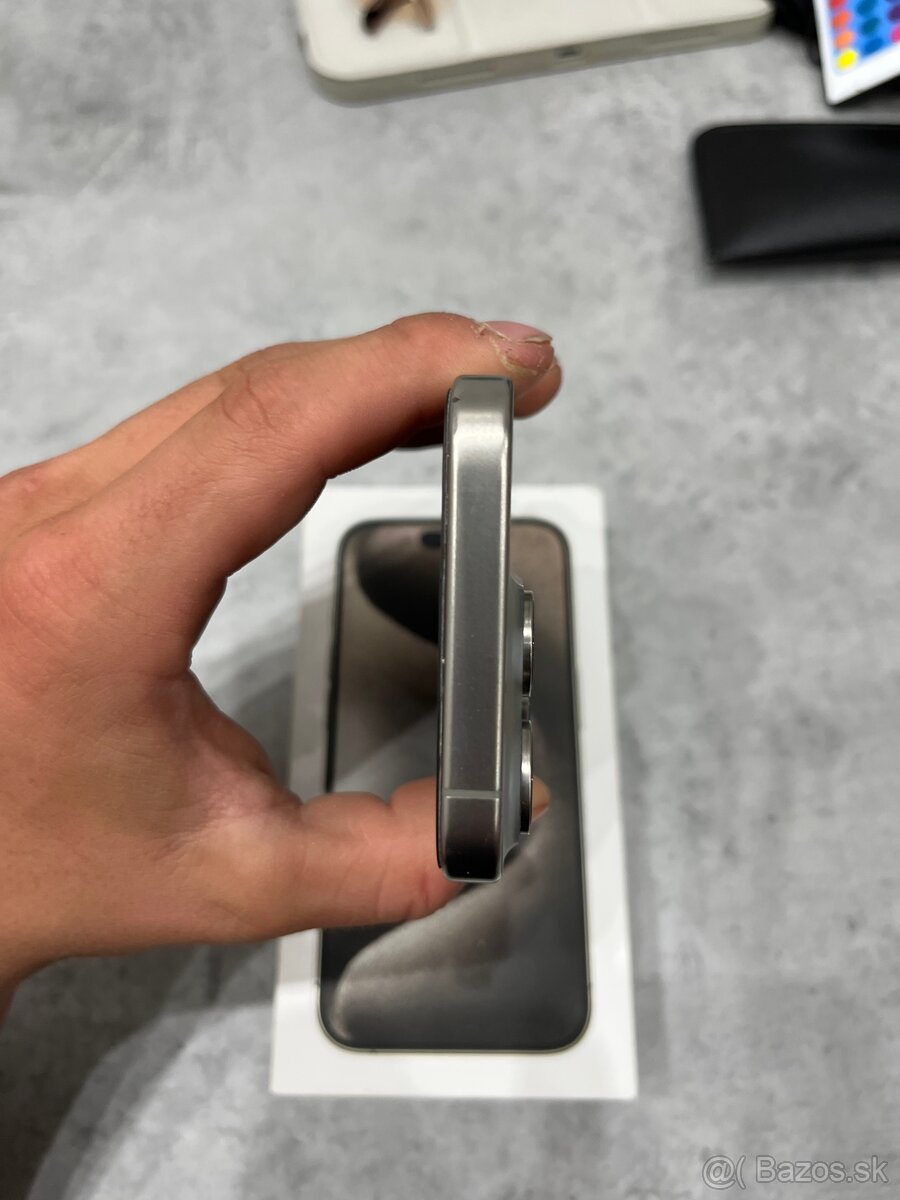 📱 Apple iPhone 15 Pro 256 GB - 4