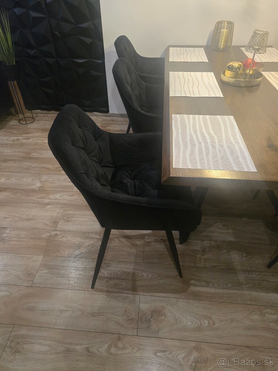 Stol a stoličky - 4