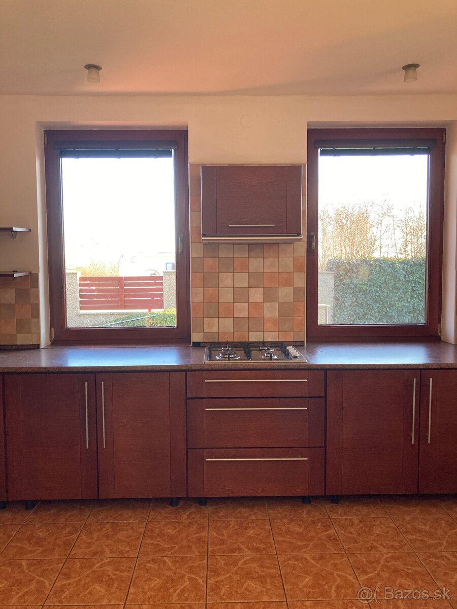 Kuchynská linka - 4