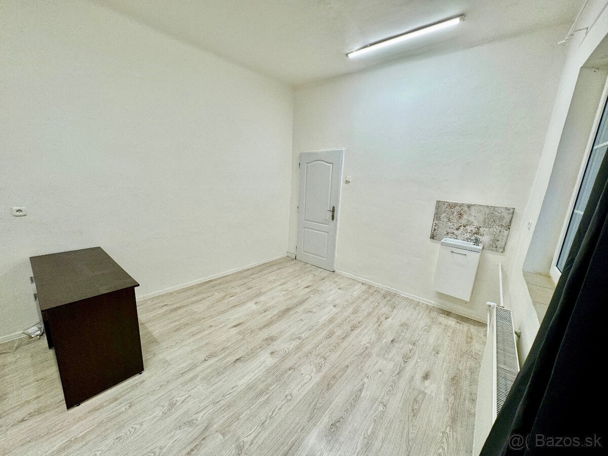 Priestor s umývadlom - 20 m2 - pri Auparku - 4