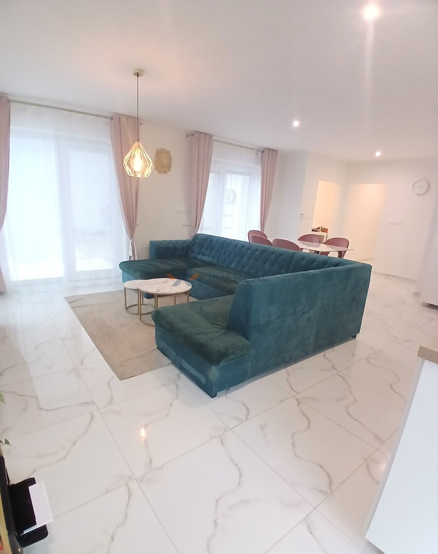 Moderný átriový rodinný dom v Beladiciach – novostavba - 4