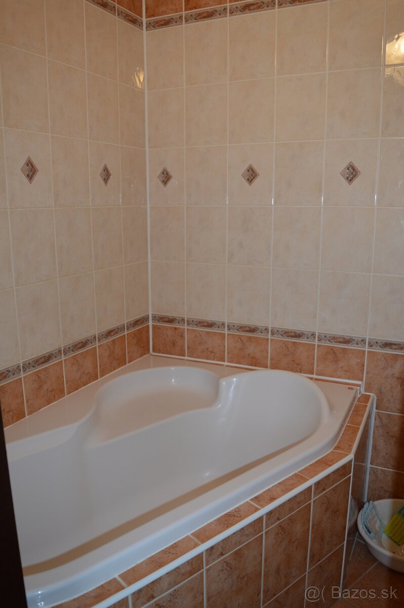 3-izbový, prerobený byt s loggiou. - 4