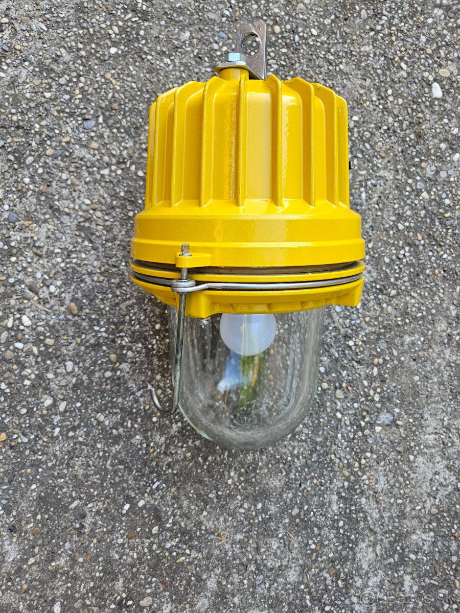 Predam industrialne liatinove svietidla - 4