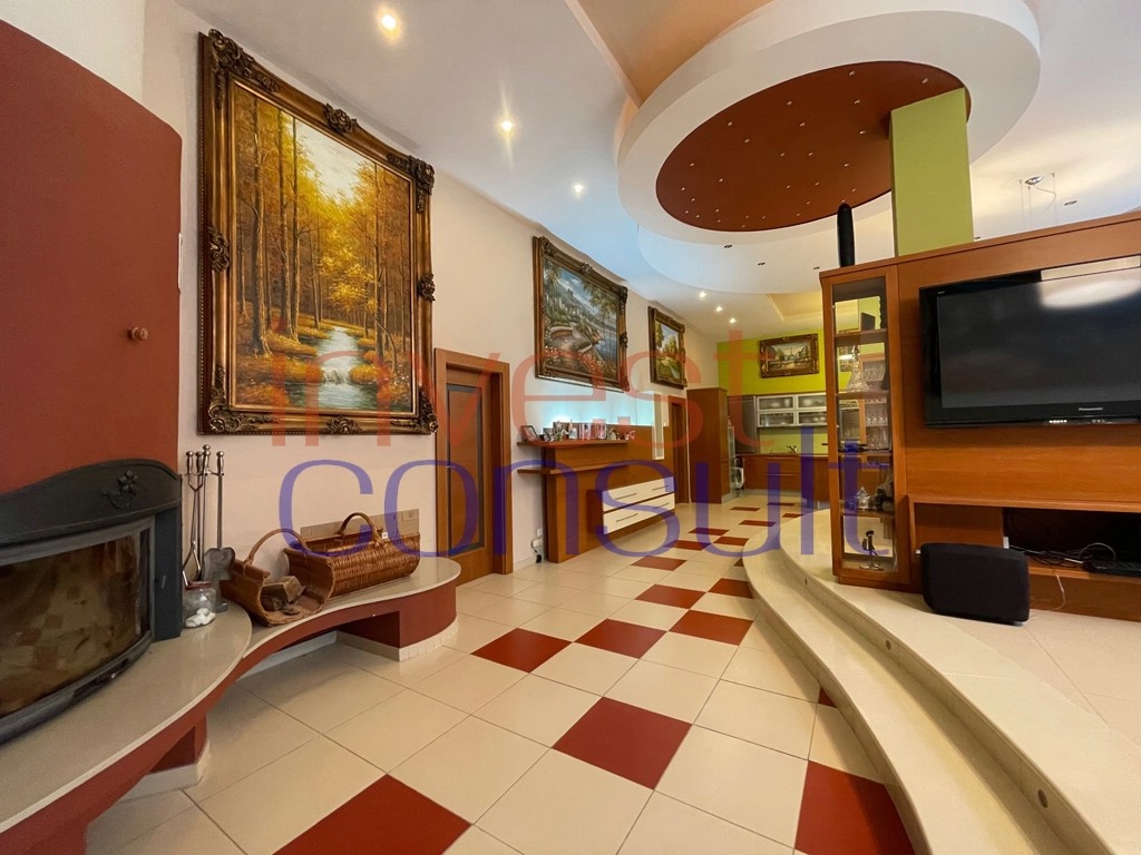 2278 NA PREDAJ V KOMÁRNE KOMPLEX BUDOV - 4