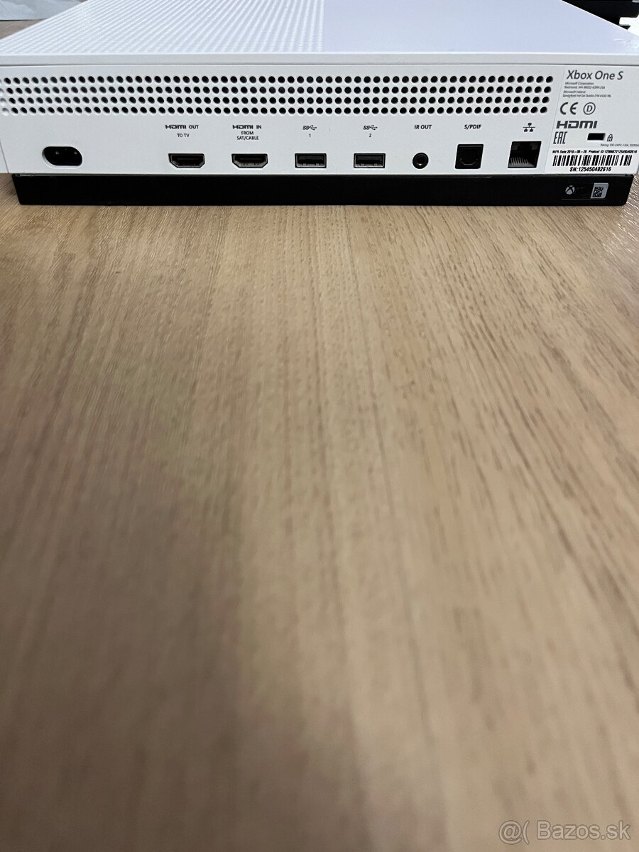 Xbox One S - 4