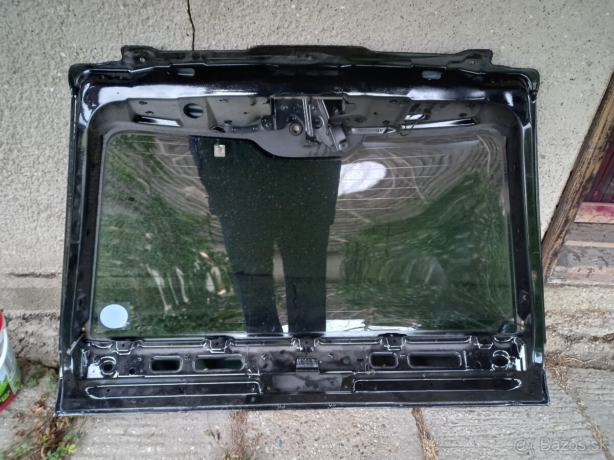 L322 zadna kapota horna vyklopka