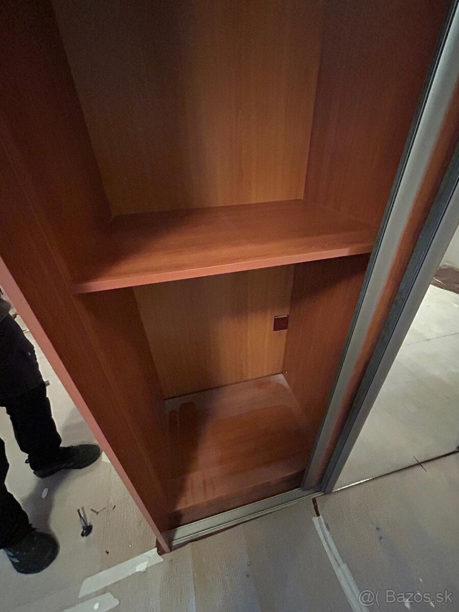 Predám skriňu s posuvnými dverami - 4