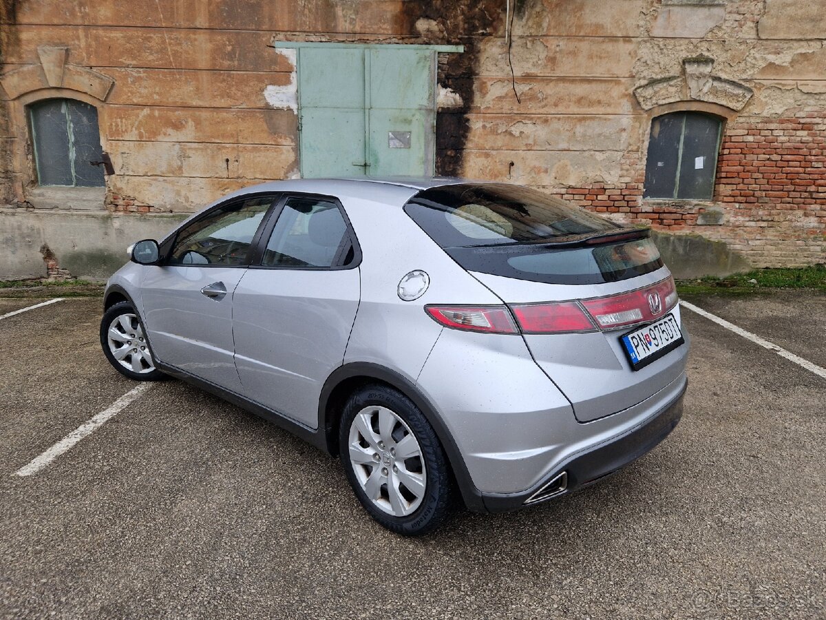 Honda Civic VIII 1.8 i-VTEC Ufo - 4