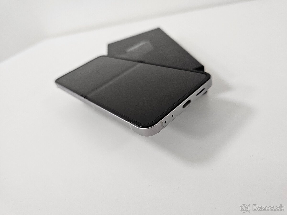 Samsung Galaxy Z Flip 6 - 4