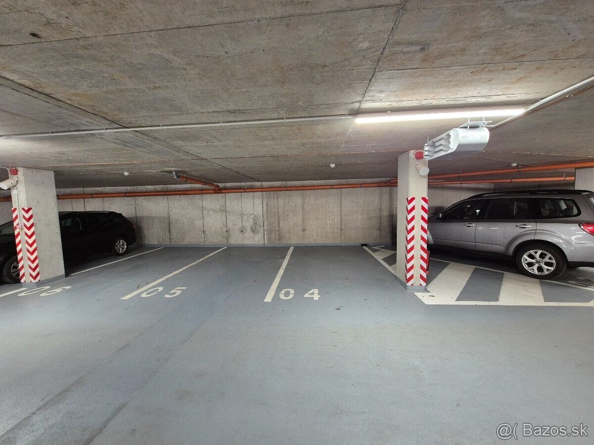 Garážové státie Zelené Záluhy, Hanulova ulica - 4