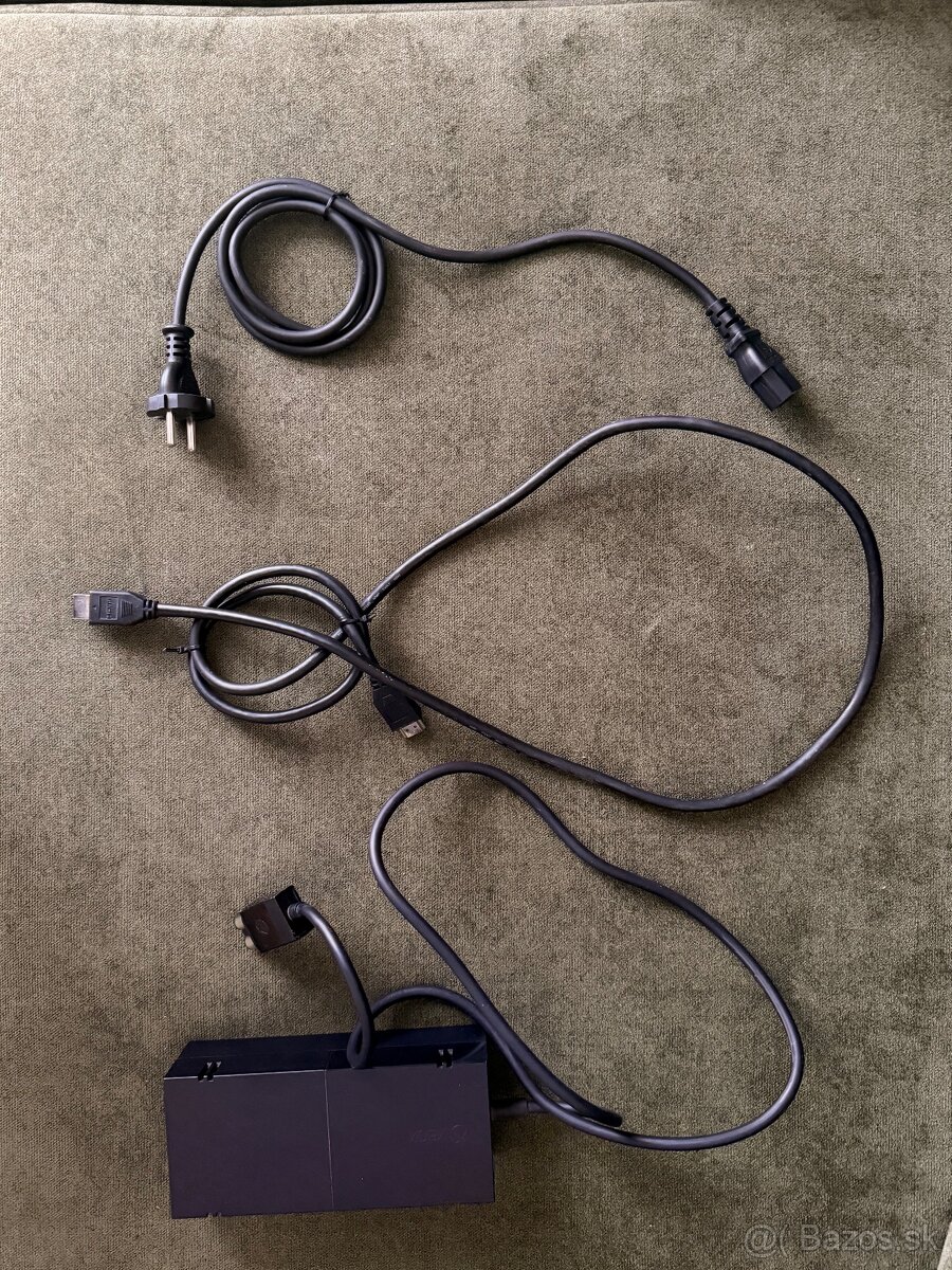 Predám Xbox One + dva ovládače +hry - 4