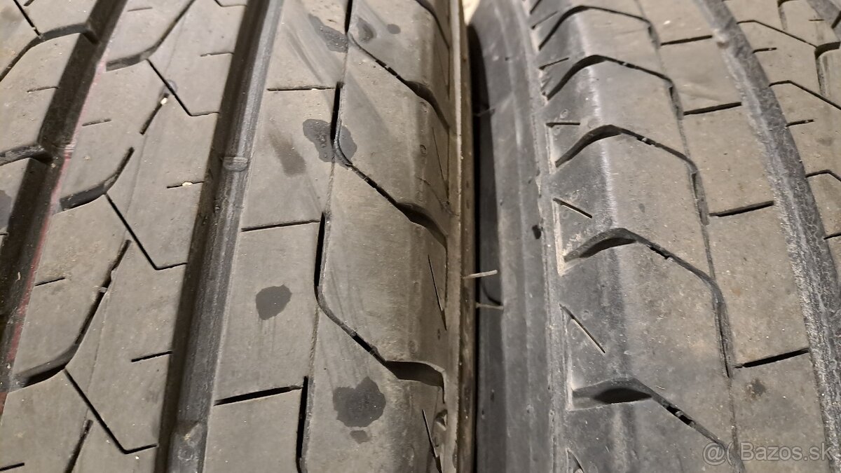 Predám 2ks pekné letné 215/70r15C Bridgestone na dodávku - 4