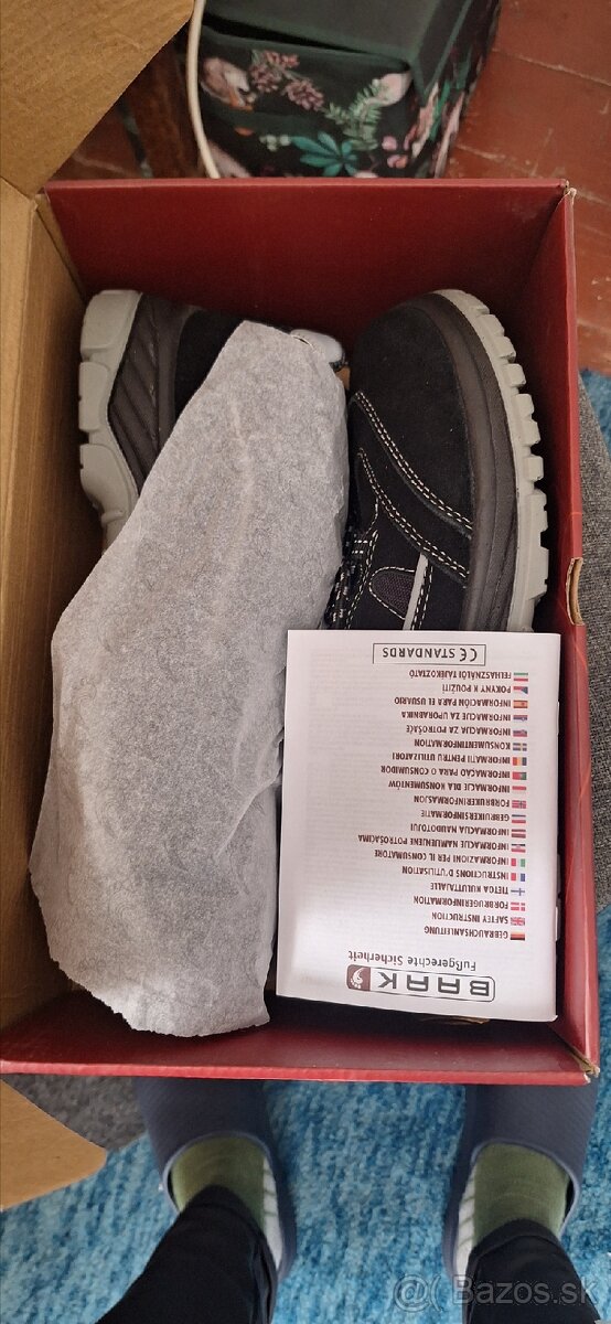 predám pracovnú obuv velkosť 44 S1P SRC ESD - 4