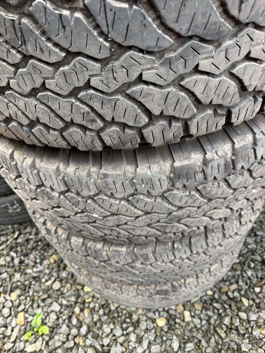 285/70 R17 - 4