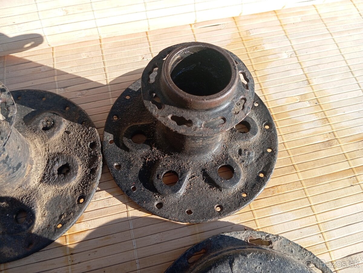 Predám stredy kolies na čz 125/150 c - 4