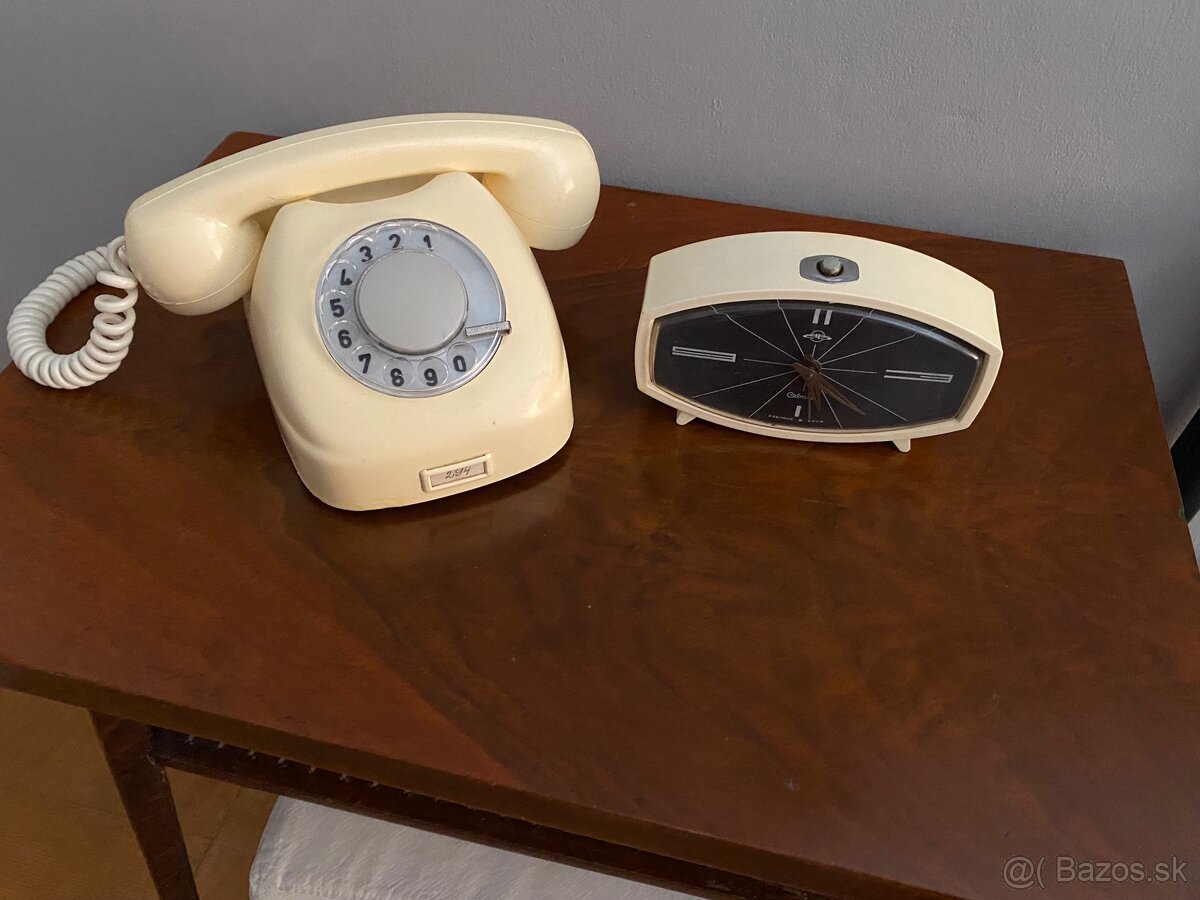 Retro televízny - príručný stolík - 4