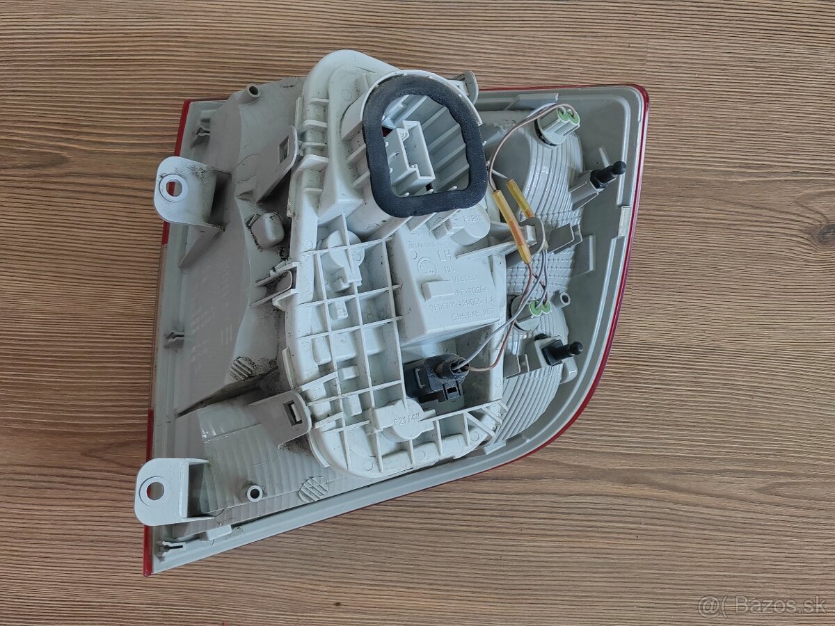 Škoda Rapid ľavé zadné svetlo - 4