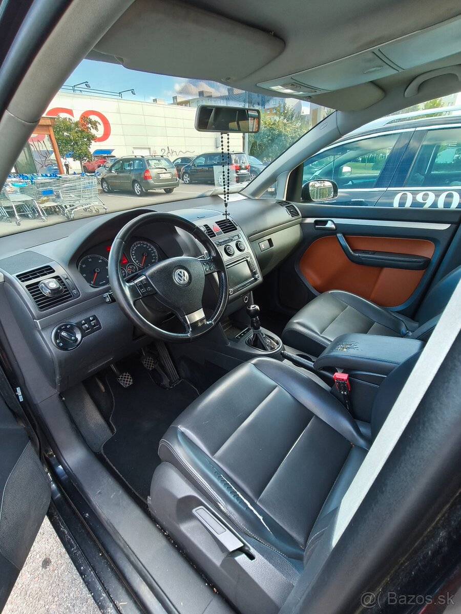 Volkswagen Touran - 4