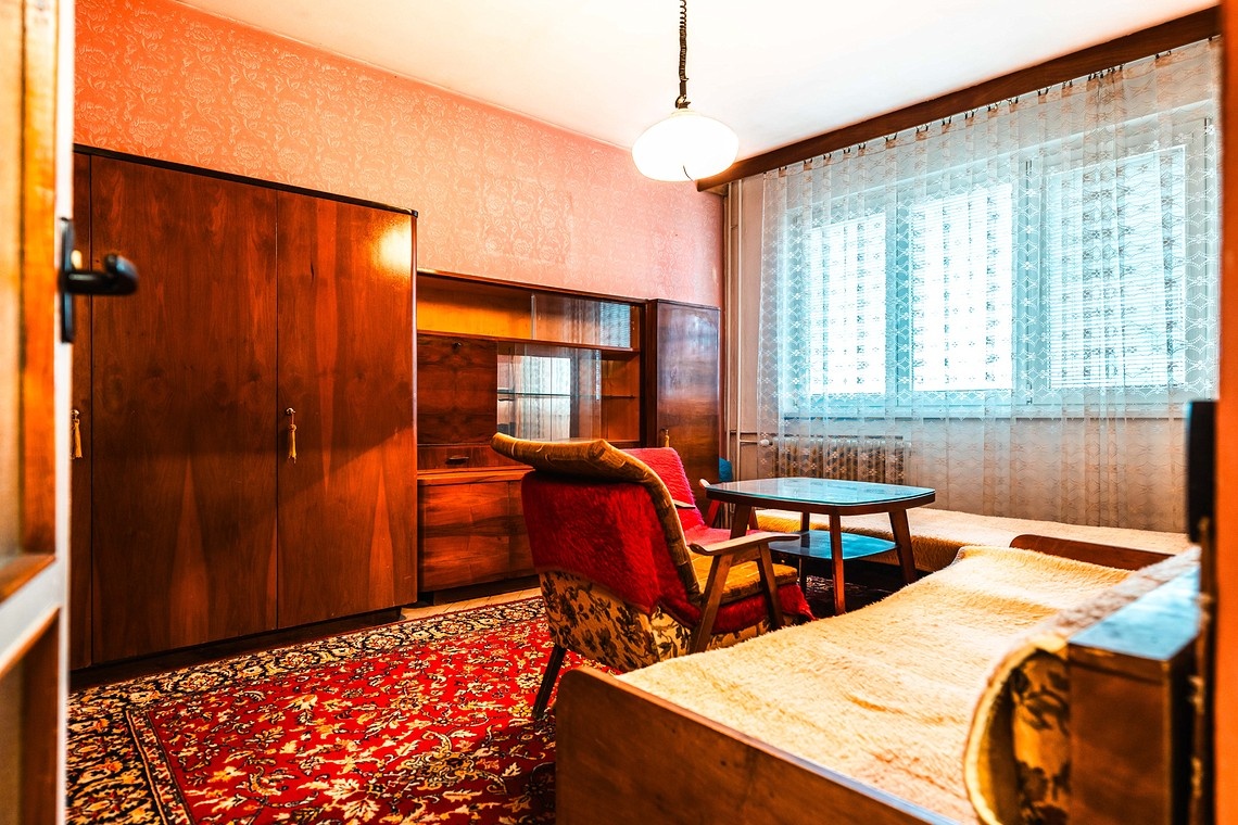 POVAŽSKÁ - 2izbový byt, 4.p, východ/západ,TOP lokalita - 4