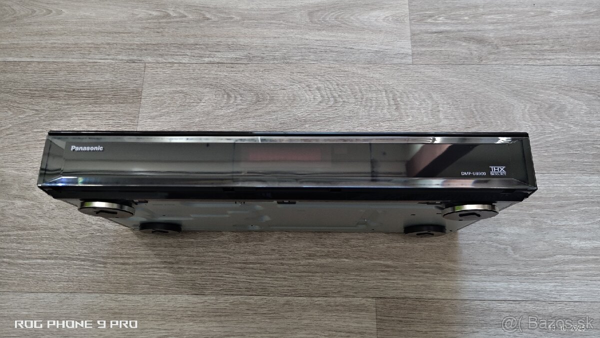 Panasonic UB900 - 4