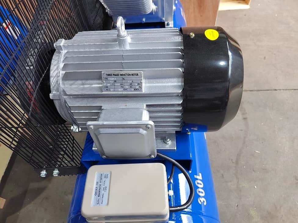 Vzduchový kompresor 300l, 900l/min, 10 Bar - 4