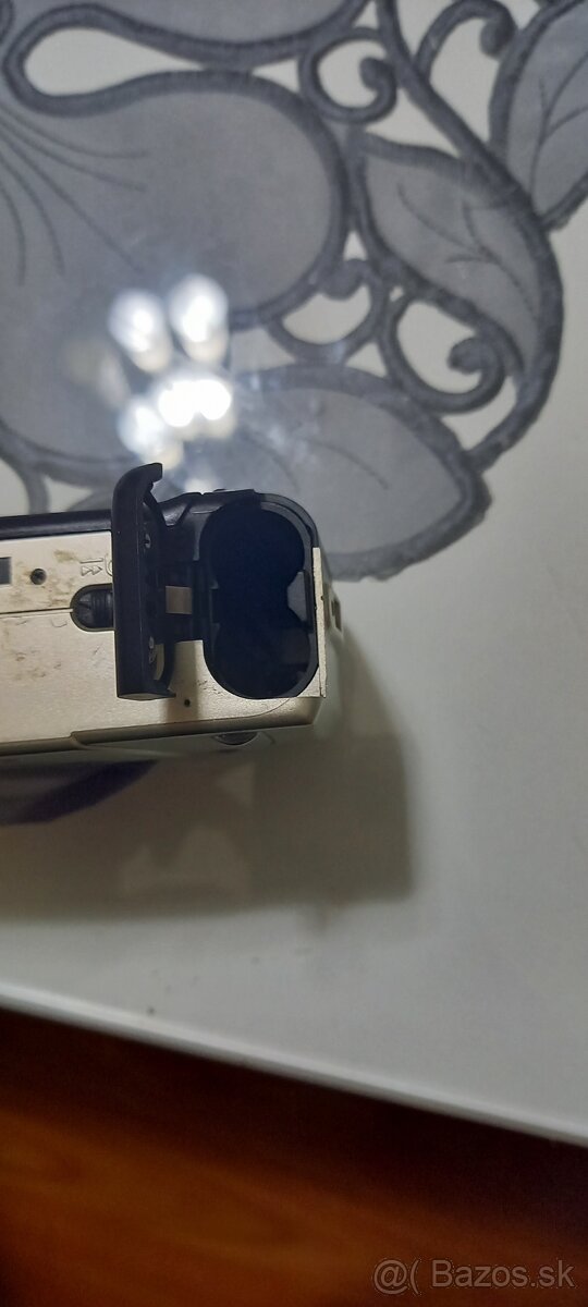 Predám tento starý fotoaparát FujiFilm - 4