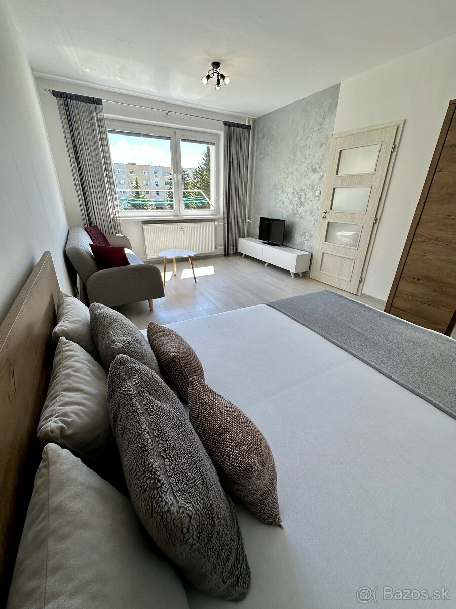 1 Izbový byt Nábrežie - len 2 minúty pešo do Centra - 4