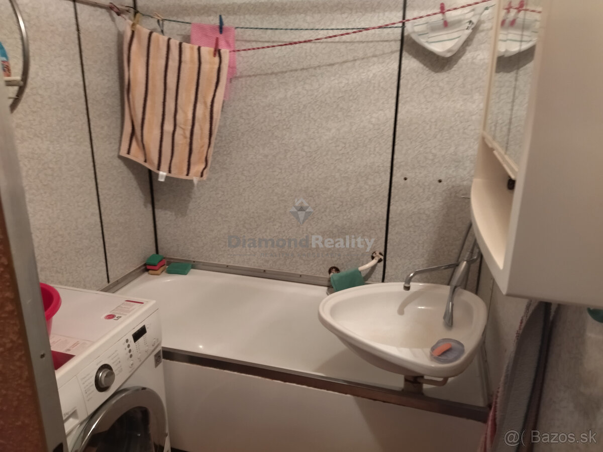 "REZERVOVOVANÝ" Na predaj 1 izbový byt na Sídlisku Ťahanov - 4