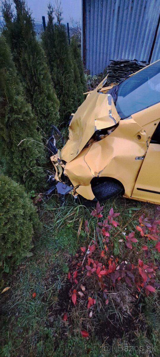 Predám len v celku volkswagen fox 1.2 - 4